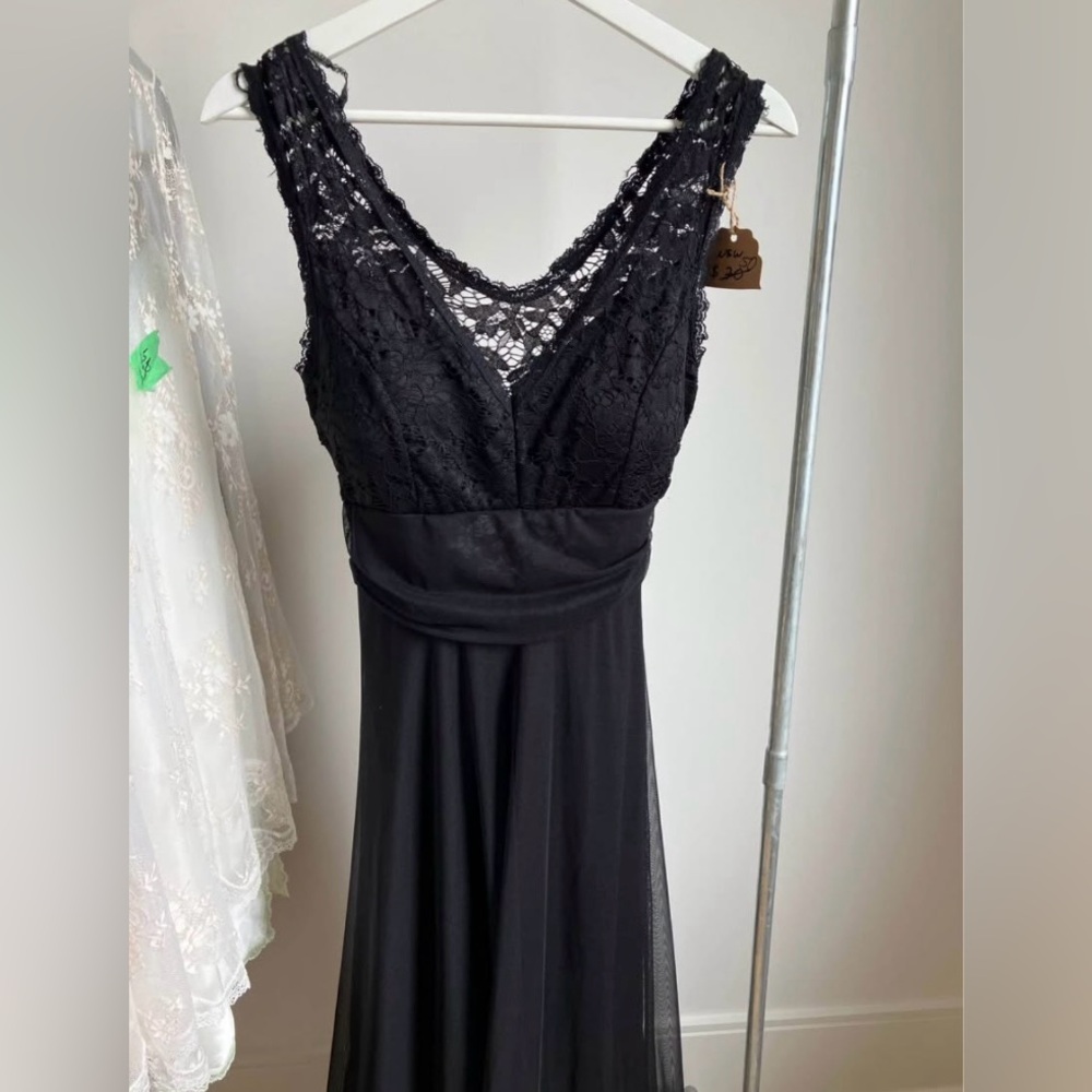 Elegant Black Lace Evening Dress